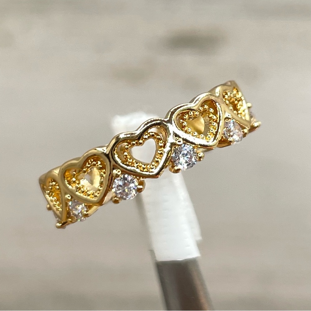 Beautiful Dainty Trendy Round Cut Heart Cut Out Eternity Band Gold Tone Ring